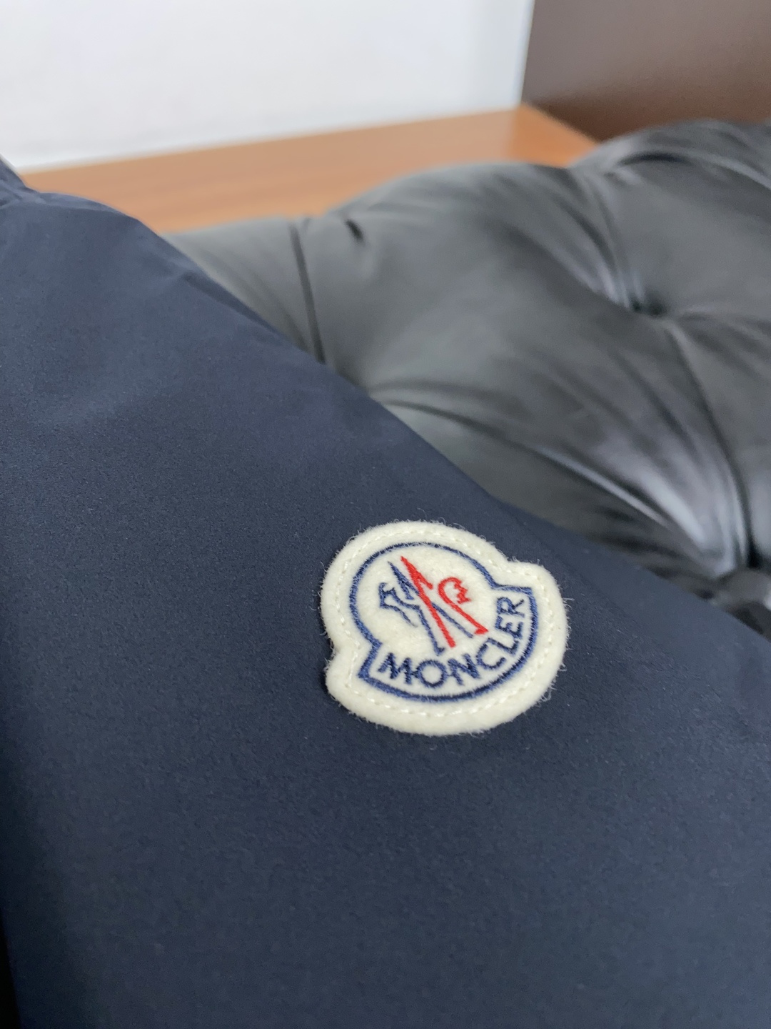蒙口 码数M-3xL 重磅推荐!2026秋冬新品 官网同步发售 简约连帽棉衣夹克外套 进口原版高品质聚酯纤维面料,工艺垂 蒙口 码数M-3xL 重磅推荐!2026秋冬新品 官网同步发售 简约连帽棉衣夹克外套 进口原版高品质聚酯纤维面料,工艺垂