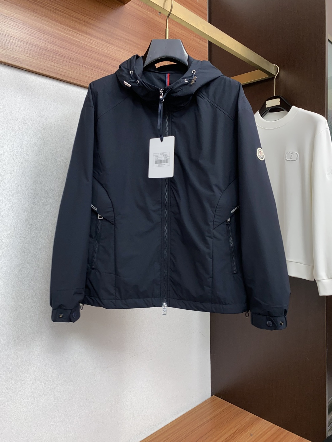 蒙口 码数M-3xL 重磅推荐！2026秋冬新品 官网同步发售 简约连帽棉衣夹克外套 进口原版高品质聚酯纤维面料，工艺垂