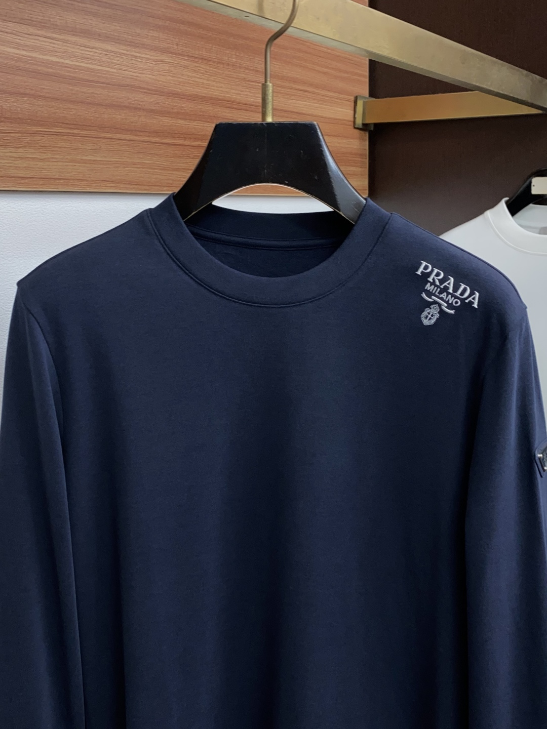 普拉达 M-3xL2026新款男士高端简约翻领拉绒长袖打底衫莫代尔丝光拉绒面料 香港洋行渠道货，纯正血统品质，春夏新款，