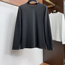 Loro Piana 诺悠翩雅 26SS男士圆领长袖打底衫,精选高支细腻针织面料,顺滑亲肤,弹力适中。简约基础圆领,领口 Loro Piana 诺悠翩雅 26SS男士圆领长袖打底衫,精选高支细腻针织面料,顺滑亲肤,弹力适中。简约基础圆领,领口