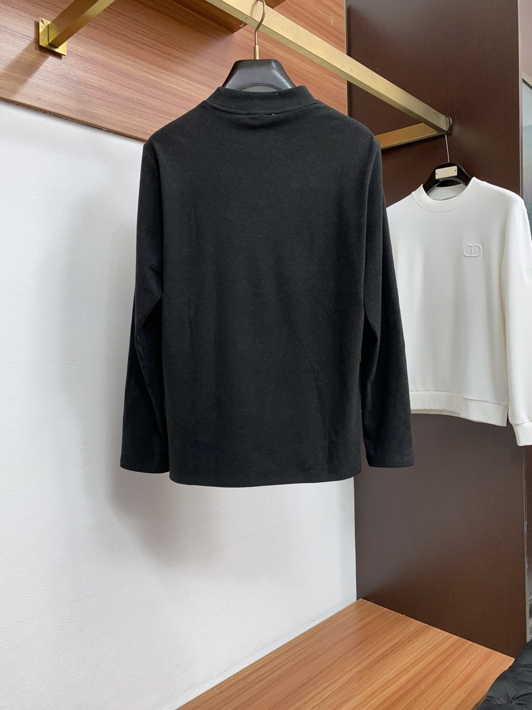 普拉达 PRADA26秋冬爆款打底衫 男士简约圆领长袖针织打底,合身微宽松版型。秋冬高品质刚需打底,甄选驼绒蚕丝双料混纺 普拉达 PRADA26秋冬爆款打底衫 男士简约圆领长袖针织打底,合身微宽松版型。秋冬高品质刚需打底,甄选驼绒蚕丝双料混纺