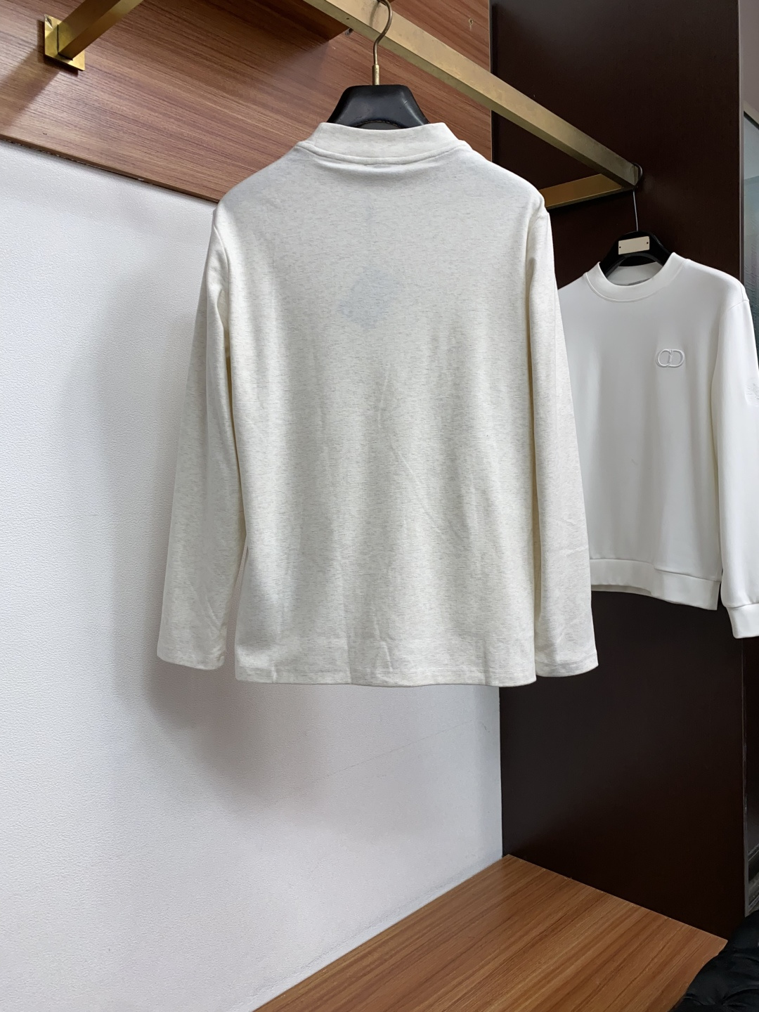 普拉达 PRADA26秋冬爆款打底衫 男士简约圆领长袖针织打底,合身微宽松版型。秋冬高品质刚需打底,甄选驼绒蚕丝双料混纺 普拉达 PRADA26秋冬爆款打底衫 男士简约圆领长袖针织打底,合身微宽松版型。秋冬高品质刚需打底,甄选驼绒蚕丝双料混纺