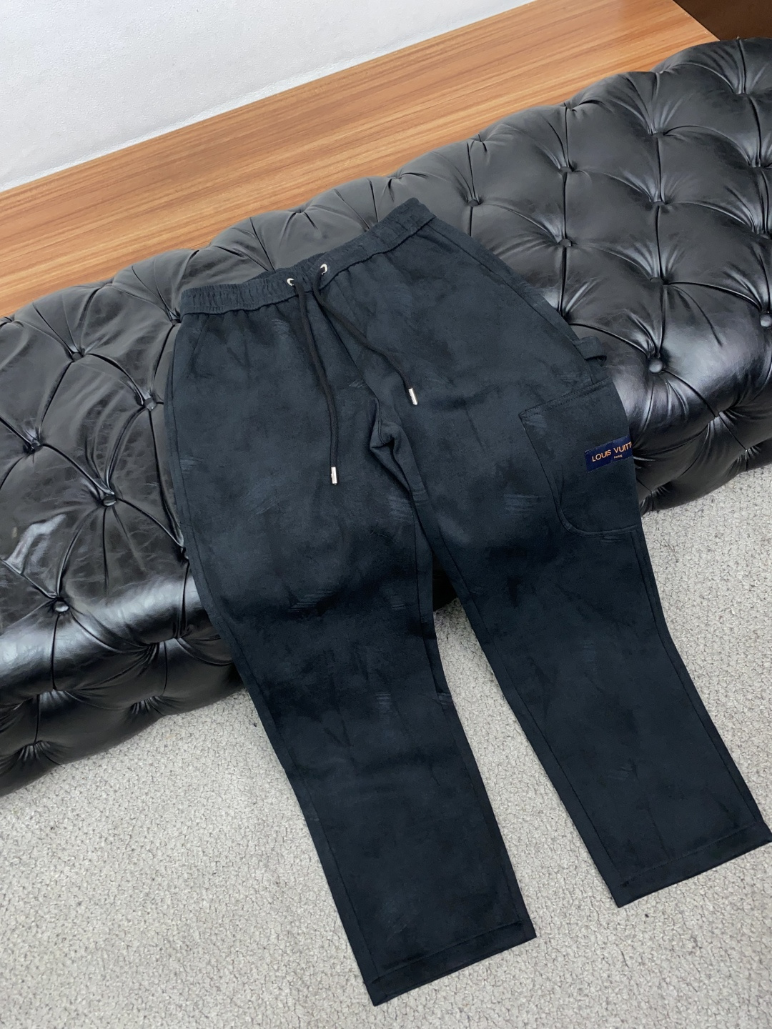 1v 路易威登 M-3xL 最新款秋冬纯棉休闲裤最新款上身版型无敌正!直筒版型 绝对可以闭眼收的一款 此款裤子非常百搭, 1v 路易威登 M-3xL 最新款秋冬纯棉休闲裤最新款上身版型无敌正!直筒版型 绝对可以闭眼收的一款 此款裤子非常百搭,