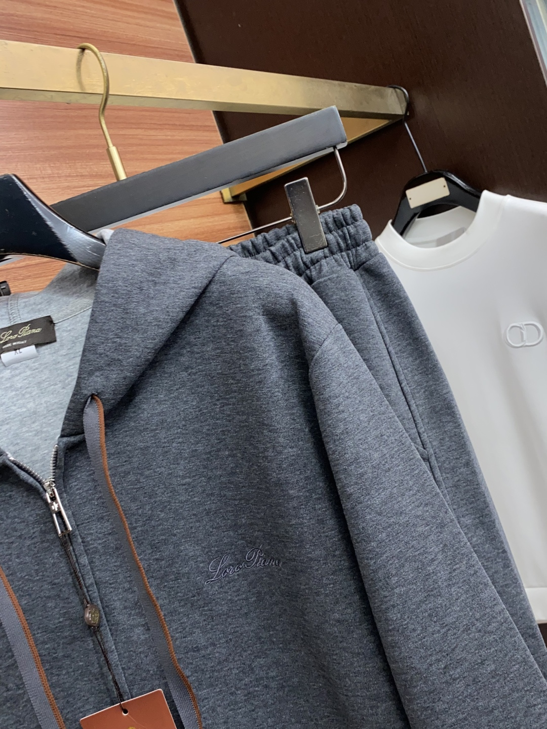 Loro Piana 诺悠翩雅 码数 M-3xL 一套出售，不拆卖 时尚长袖连帽外套套装，，， 臻选高端弹力纯棉棉面料，