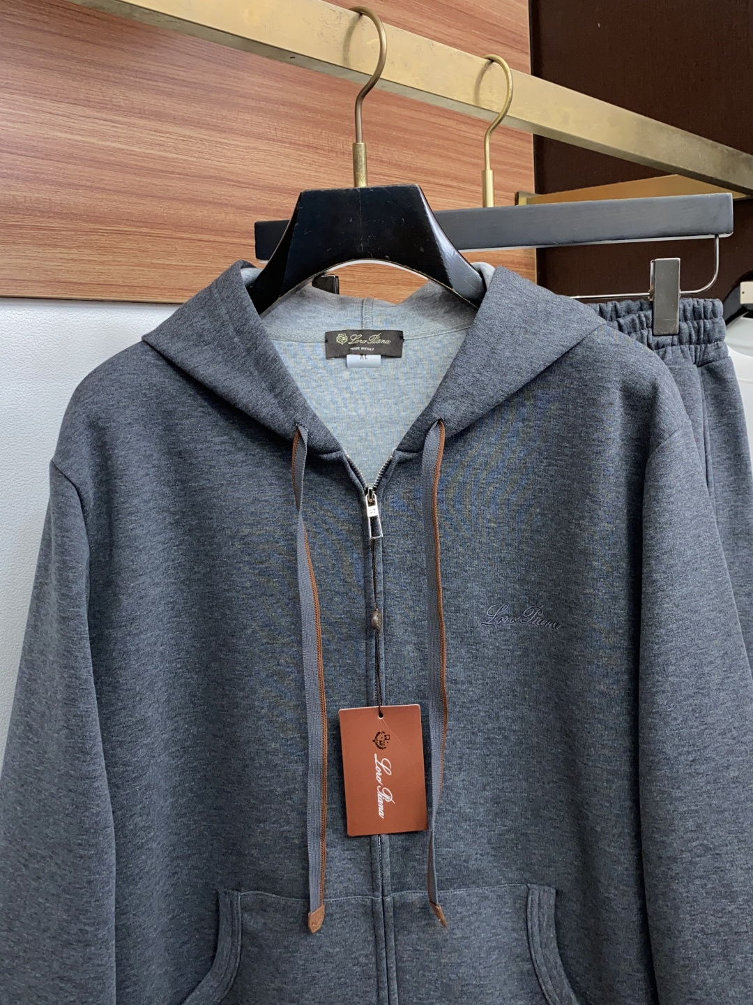 Loro Piana 诺悠翩雅 码数 M-3xL 一套出售，不拆卖 时尚长袖连帽外套套装，，， 臻选高端弹力纯棉棉面料，