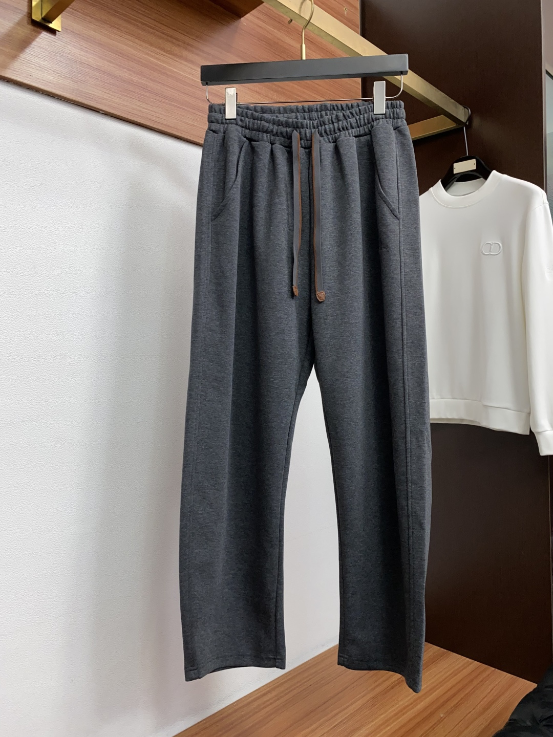 Loro Piana 诺悠翩雅 码数 M-3xL 一套出售，不拆卖 时尚长袖连帽外套套装，，， 臻选高端弹力纯棉棉面料，