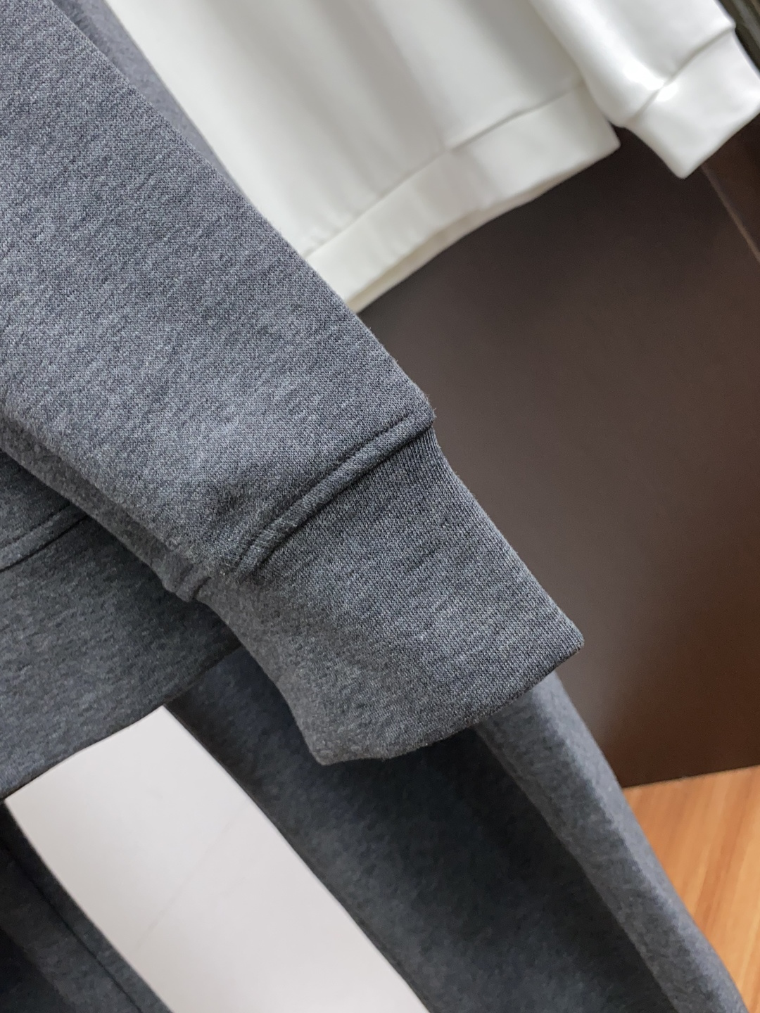Loro Piana 诺悠翩雅 码数 M-3xL 一套出售，不拆卖 时尚长袖连帽外套套装，，， 臻选高端弹力纯棉棉面料，