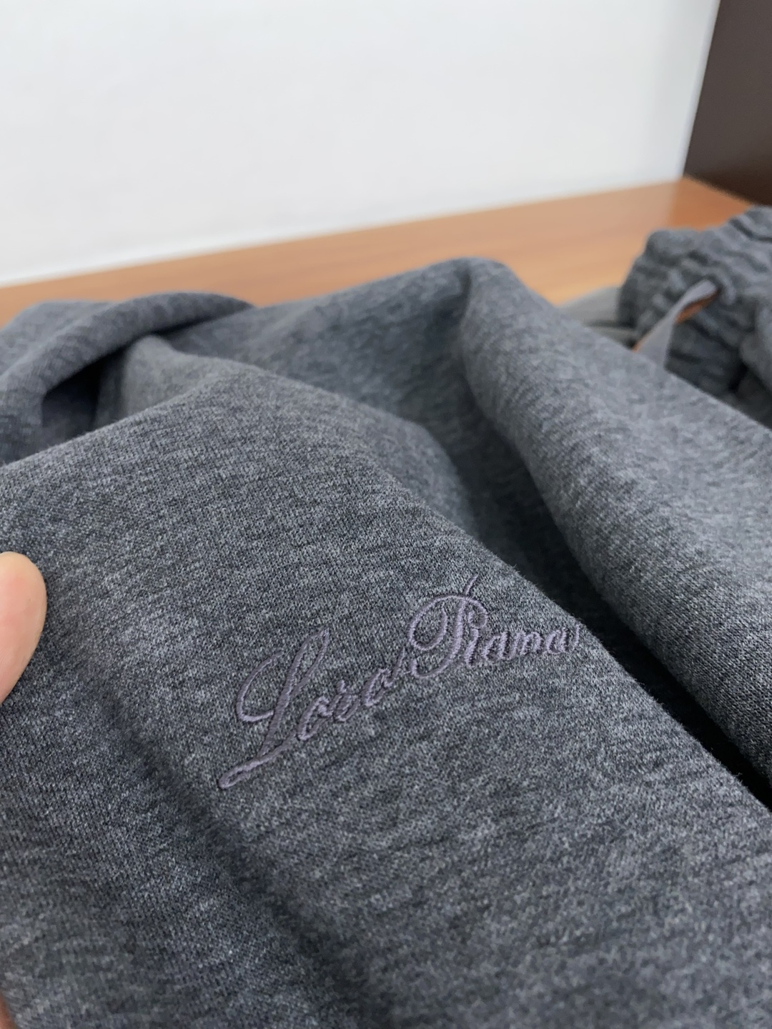 Loro Piana 诺悠翩雅 码数 M-3xL 一套出售，不拆卖 时尚长袖连帽外套套装，，， 臻选高端弹力纯棉棉面料，