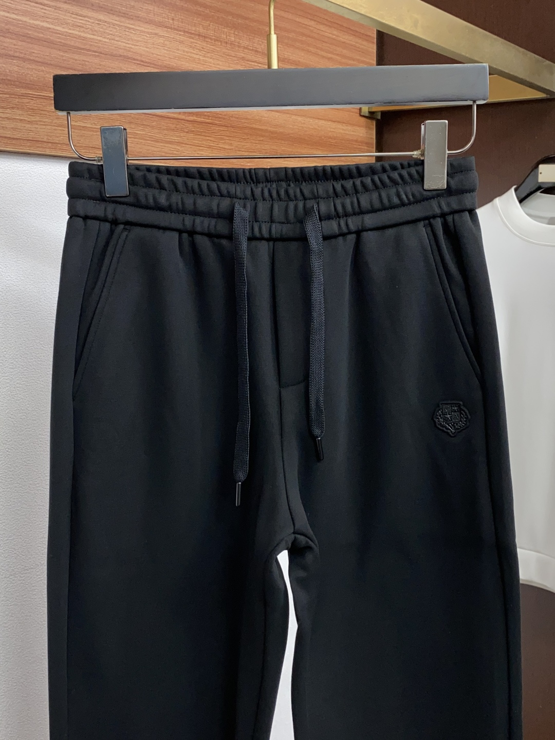 Loro Piana 诺悠翩雅 29-38 2026秋冬新款时尚休闲裤 直筒老钱风 运动裤 面料:高弹力莫代尔柔软拉绒空 Loro Piana 诺悠翩雅 29-38 2026秋冬新款时尚休闲裤 直筒老钱风 运动裤 面料:高弹力莫代尔柔软拉绒空