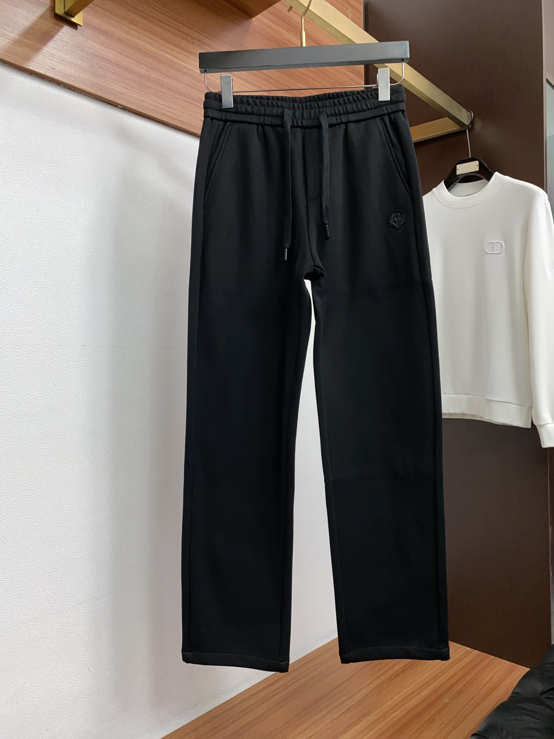 Loro Piana 诺悠翩雅 29-38 2026秋冬新款时尚休闲裤 直筒老钱风 运动裤 面料:高弹力莫代尔柔软拉绒空 Loro Piana 诺悠翩雅 29-38 2026秋冬新款时尚休闲裤 直筒老钱风 运动裤 面料:高弹力莫代尔柔软拉绒空