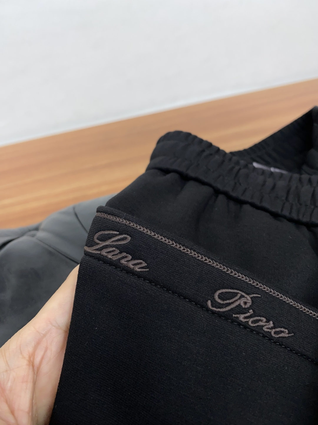Loro Piana 诺悠翩雅 29-38 2026秋冬新款时尚休闲裤 直筒老钱风 运动裤 面料：高弹力莫代尔柔软拉绒空