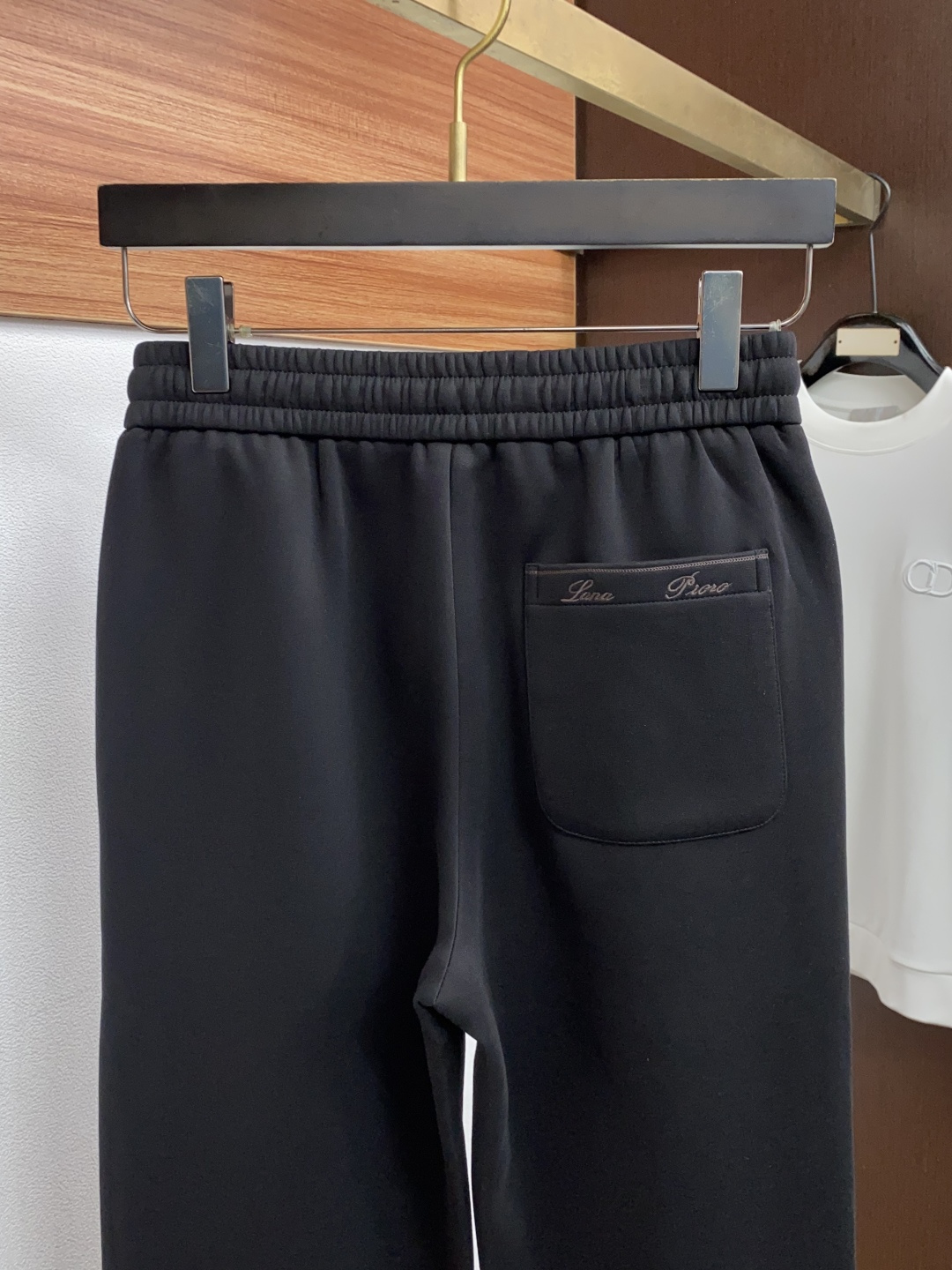 Loro Piana 诺悠翩雅 29-38 2026秋冬新款时尚休闲裤 直筒老钱风 运动裤 面料:高弹力莫代尔柔软拉绒空 Loro Piana 诺悠翩雅 29-38 2026秋冬新款时尚休闲裤 直筒老钱风 运动裤 面料:高弹力莫代尔柔软拉绒空