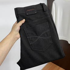 杰尼亚 29-ss 秋冬 新品 意大利风格男装品牌,皮牌logo标识 。 品牌主打男士休闲裤,五袋商务版型 面料偏柔软, 杰尼亚 29-ss 秋冬 新品 意大利风格男装品牌,皮牌logo标识 。 品牌主打男士休闲裤,五袋商务版型 面料偏柔软,
