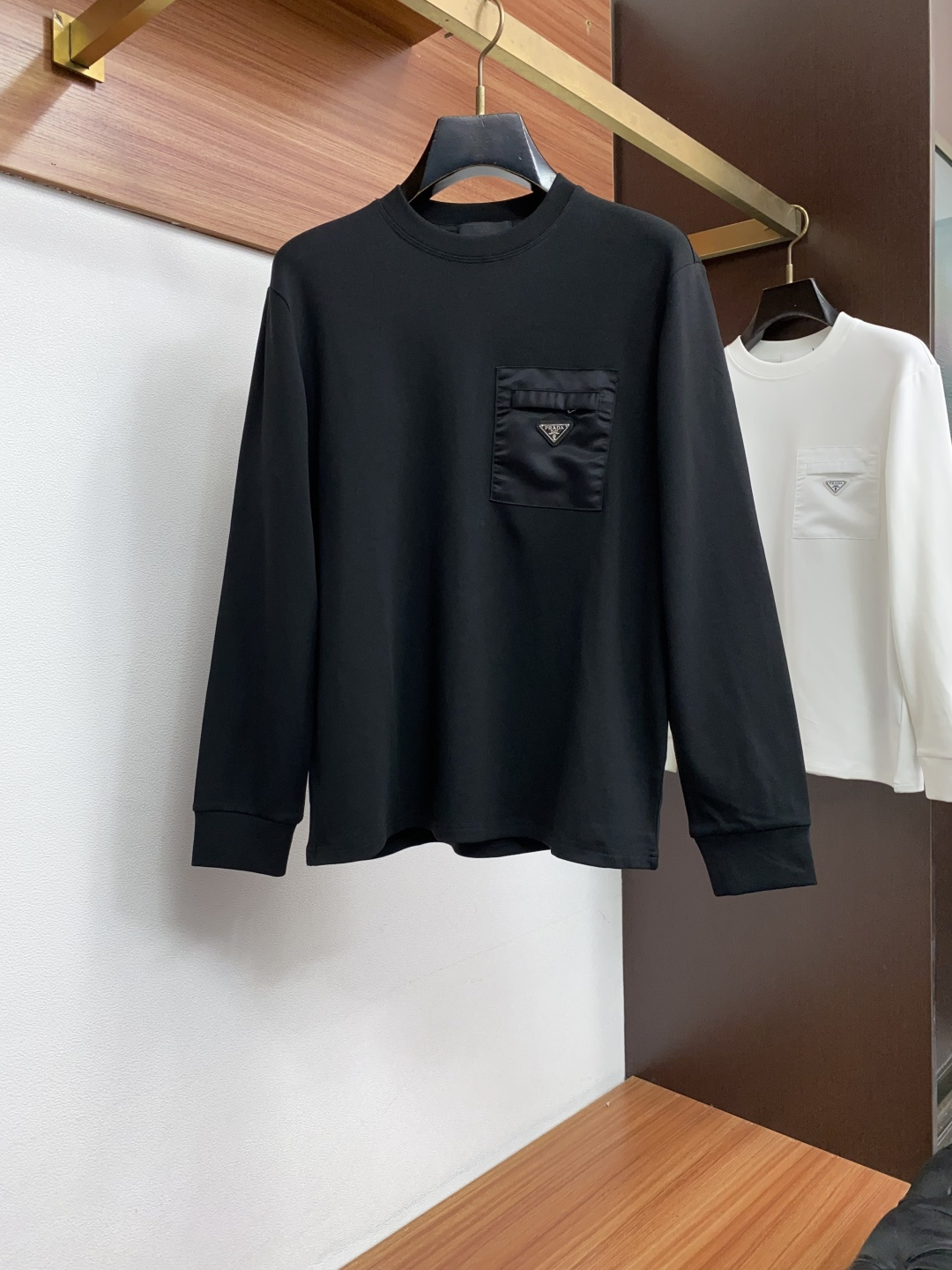 普拉达 M-3xL2026新款男士高端简约拉绒长袖打底衫莫代尔丝光拉绒面料 香港洋行渠道货，纯正血统品质，春夏新款，经典