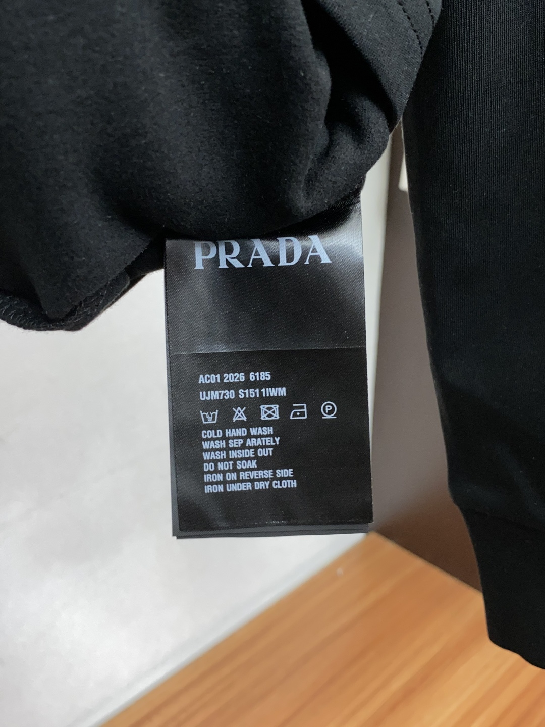 普拉达 M-3xL2026新款男士高端简约拉绒长袖打底衫莫代尔丝光拉绒面料 香港洋行渠道货,纯正血统品质,春夏新款,经典 普拉达 M-3xL2026新款男士高端简约拉绒长袖打底衫莫代尔丝光拉绒面料 香港洋行渠道货,纯正血统品质,春夏新款,经典