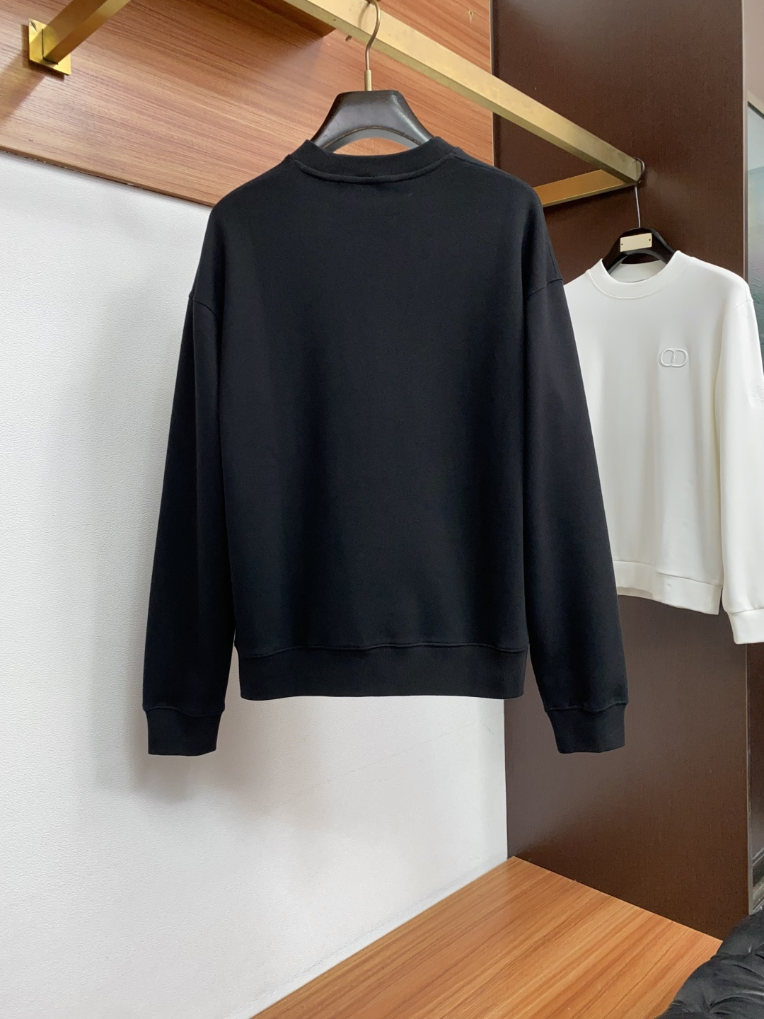 2026秋冬新品🔷🔷 Brioni布里奥尼|长袖卫衣打底 意式精工双面织造,摒弃传统结构,两面拥有同等细腻柔润肌理,双 2026秋冬新品🔷🔷 Brioni布里奥尼|长袖卫衣打底 意式精工双面织造,摒弃传统结构,两面拥有同等细腻柔润肌理,双