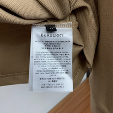 巴宝莉 2026秋冬新品 BURBERRY战马刺绣桑蚕丝双面珠地长袖Polo 甄选高定桑蚕丝混纺双面珠地面料,将桑蚕丝的 巴宝莉 2026秋冬新品 BURBERRY战马刺绣桑蚕丝双面珠地长袖Polo 甄选高定桑蚕丝混纺双面珠地面料,将桑蚕丝的