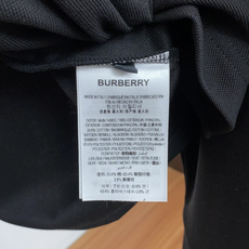 巴宝莉 2026秋冬新品 BURBERRY战马刺绣桑蚕丝双面珠地长袖Polo 甄选高定桑蚕丝混纺双面珠地面料,将桑蚕丝的 巴宝莉 2026秋冬新品 BURBERRY战马刺绣桑蚕丝双面珠地长袖Polo 甄选高定桑蚕丝混纺双面珠地面料,将桑蚕丝的