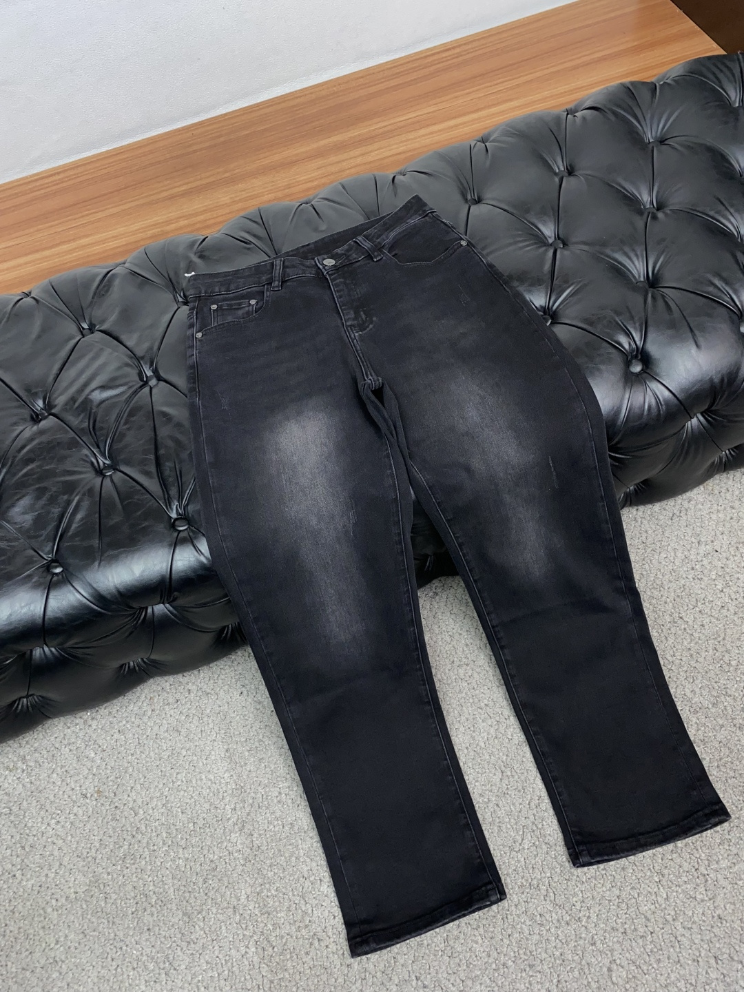 普拉达 29-36最新款老钱直筒牛仔裤 秋冬最新款上身版型无敌正! 绝对可以闭眼收的一款 此款裤子非常百搭,日常上班 户 普拉达 29-36最新款老钱直筒牛仔裤 秋冬最新款上身版型无敌正! 绝对可以闭眼收的一款 此款裤子非常百搭,日常上班 户
