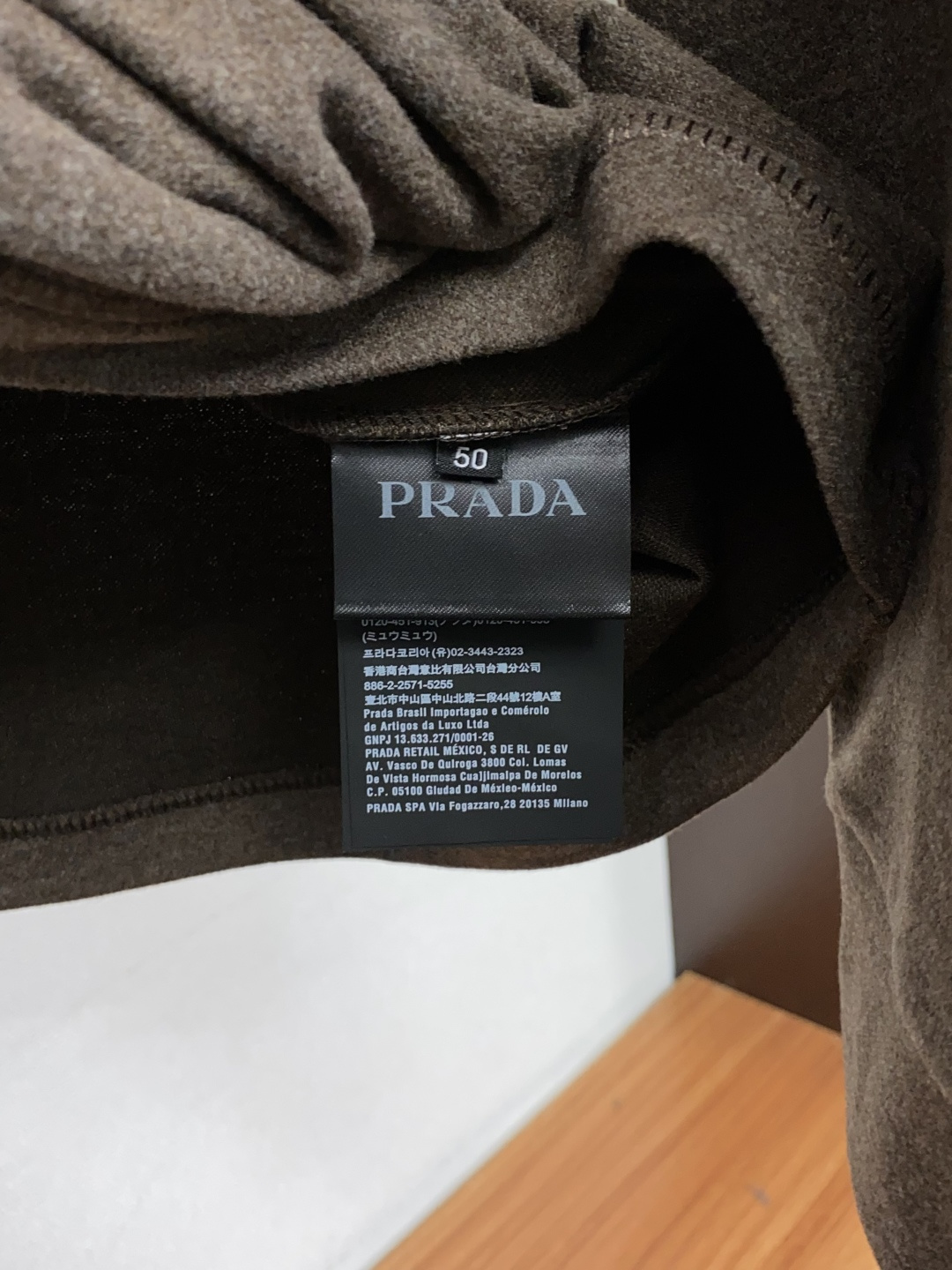 普拉达 PRADA26秋冬爆款打底衫 男士简约圆领长袖针织打底,合身微宽松版型。秋冬高品质刚需打底,甄选驼绒蚕丝双料混纺 普拉达 PRADA26秋冬爆款打底衫 男士简约圆领长袖针织打底,合身微宽松版型。秋冬高品质刚需打底,甄选驼绒蚕丝双料混纺