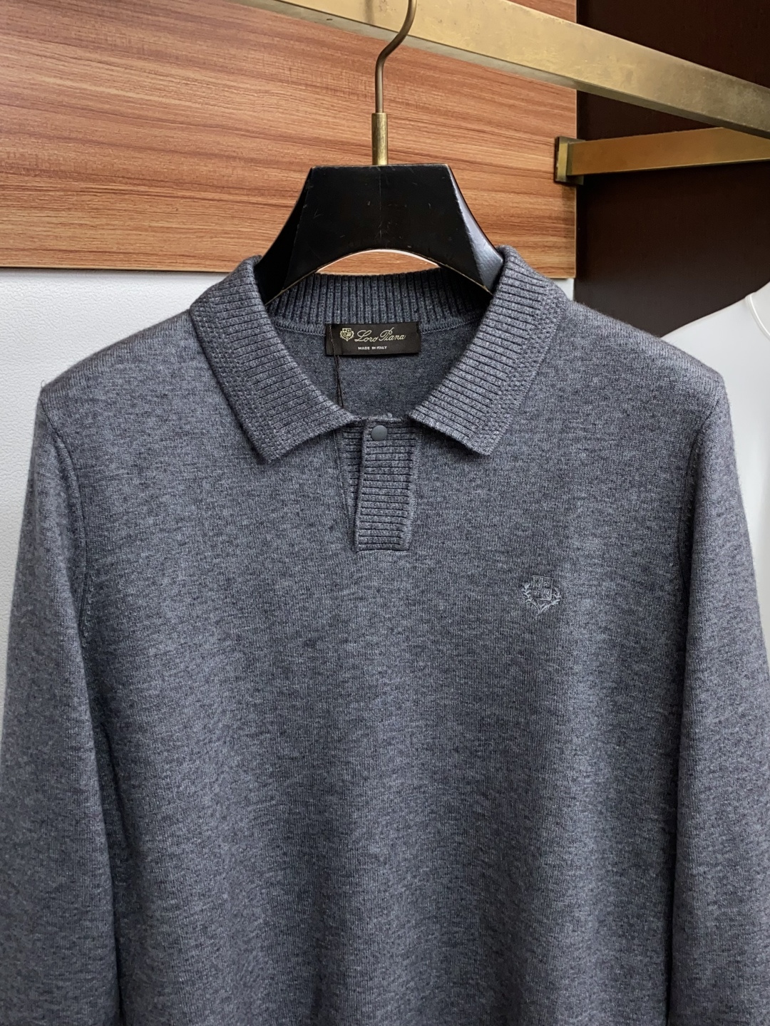 Loro Piana 诺悠翩雅 秋冬新款简约百搭款翻领羊毛混纺长袖毛衣 精致工艺专柜面料，顶级元素融合打造，潮男时尚，无