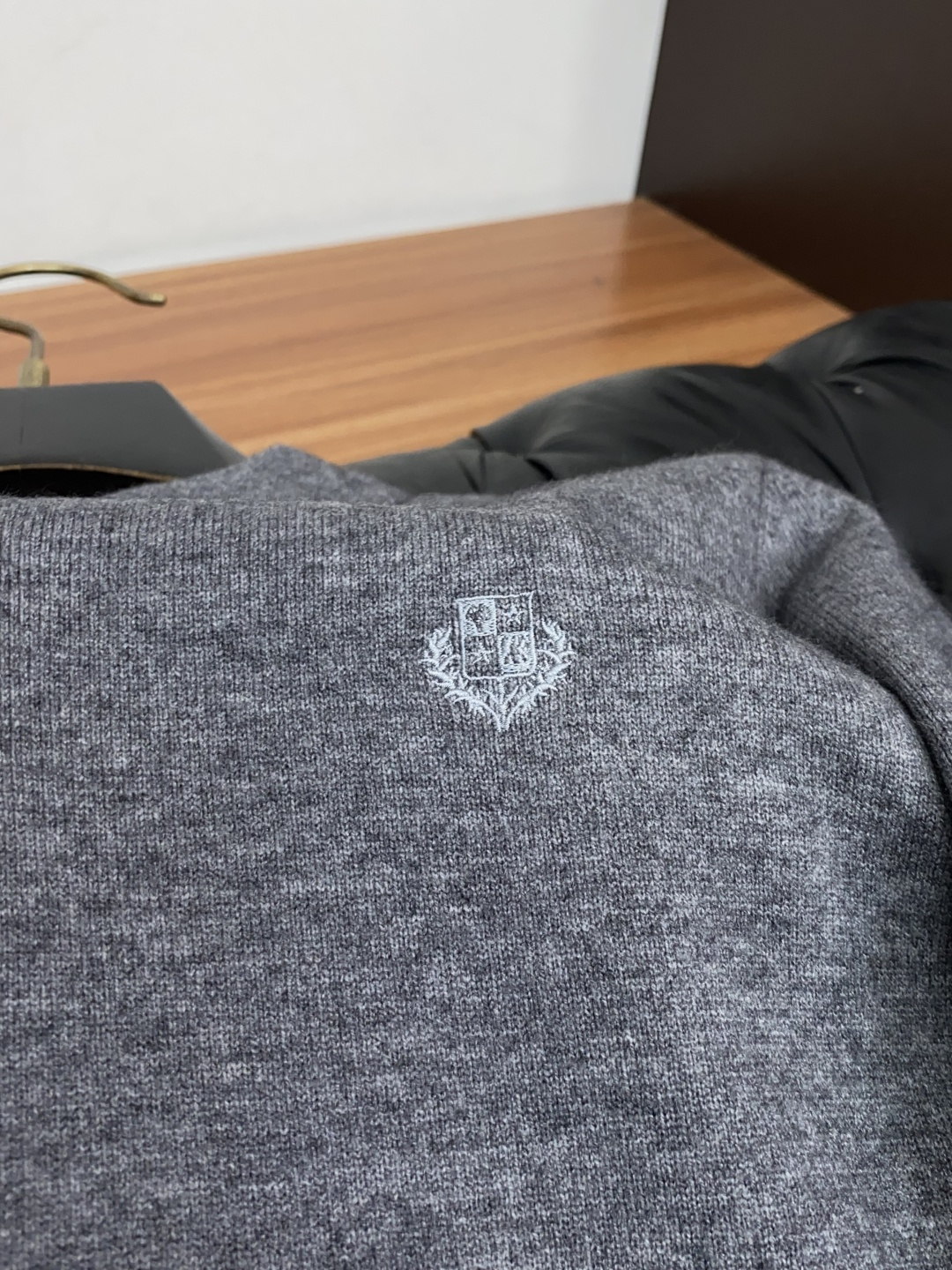 Loro Piana 诺悠翩雅 秋冬新款简约百搭款翻领羊毛混纺长袖毛衣 精致工艺专柜面料，顶级元素融合打造，潮男时尚，无