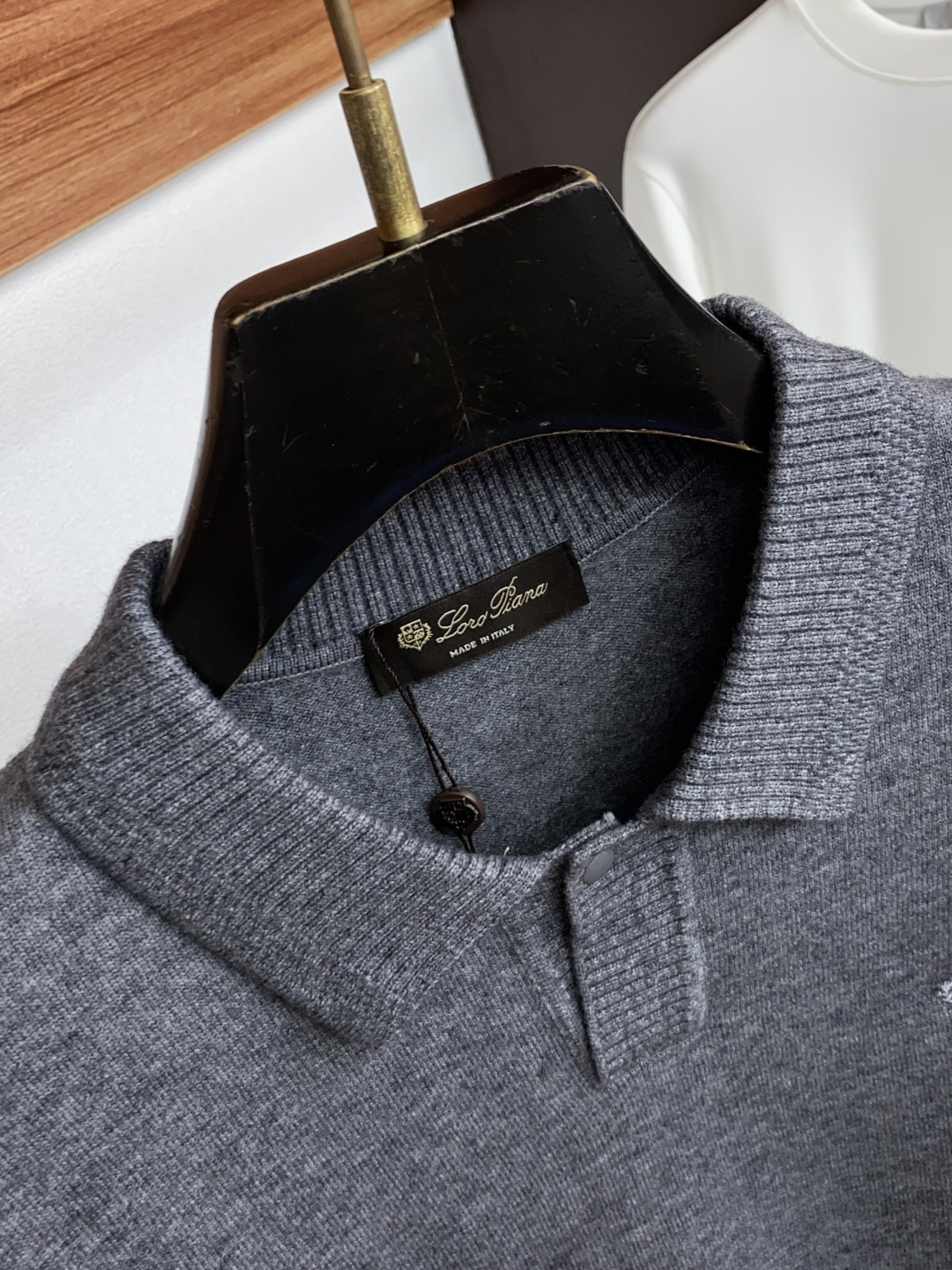 Loro Piana 诺悠翩雅 秋冬新款简约百搭款翻领羊毛混纺长袖毛衣 精致工艺专柜面料，顶级元素融合打造，潮男时尚，无