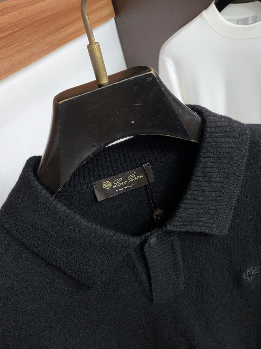 Loro Piana 诺悠翩雅 秋冬新款简约百搭款翻领羊毛混纺长袖毛衣 精致工艺专柜面料，顶级元素融合打造，潮男时尚，无