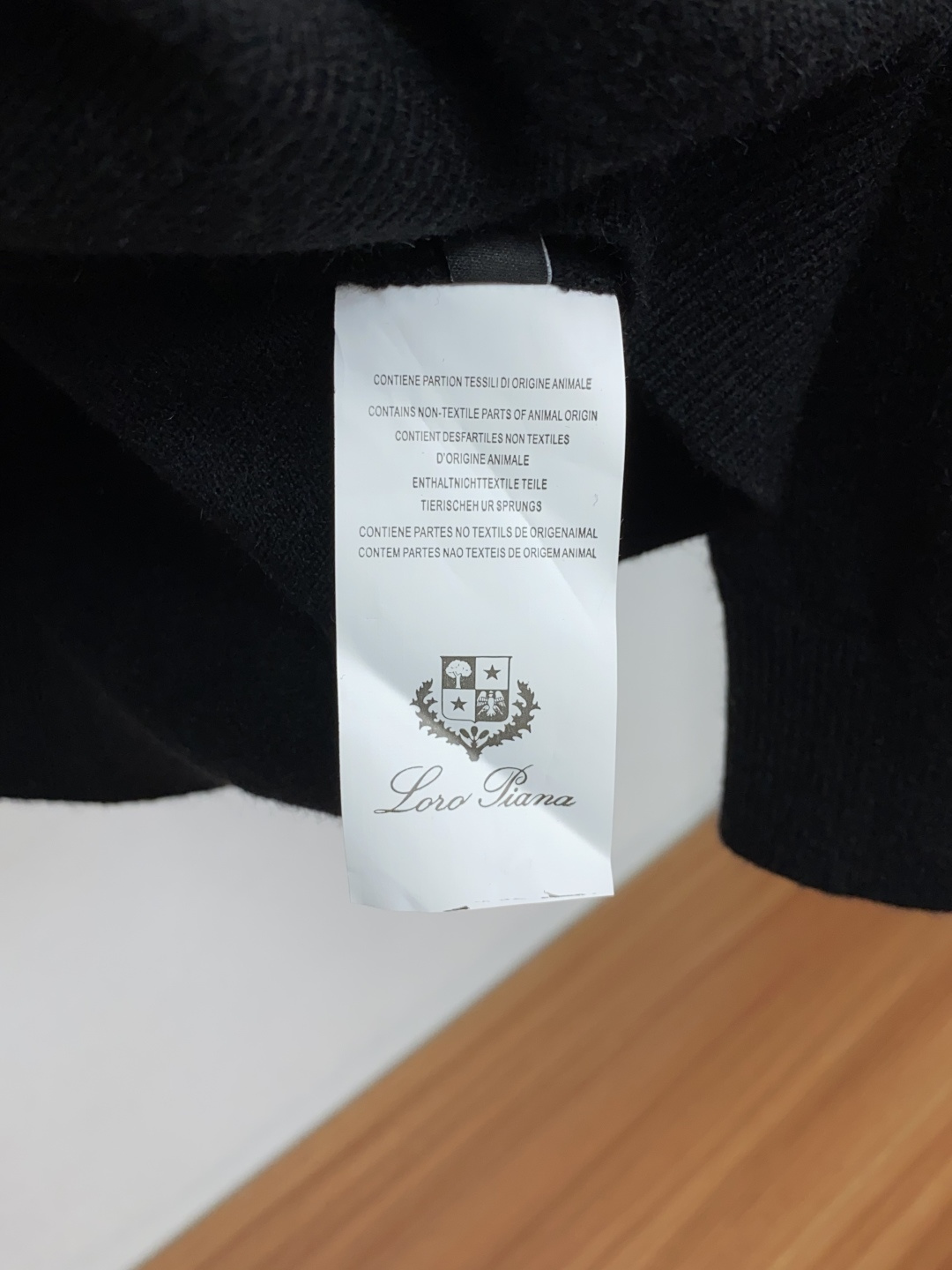 Loro Piana 诺悠翩雅 秋冬新款简约百搭款翻领羊毛混纺长袖毛衣 精致工艺专柜面料，顶级元素融合打造，潮男时尚，无