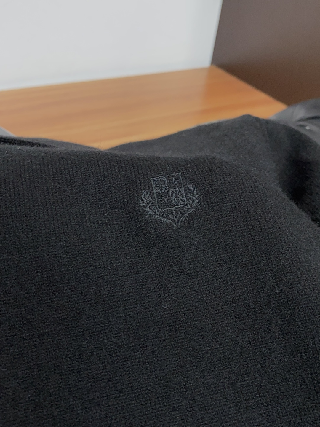 Loro Piana 诺悠翩雅 秋冬新款简约百搭款翻领羊毛混纺长袖毛衣 精致工艺专柜面料，顶级元素融合打造，潮男时尚，无
