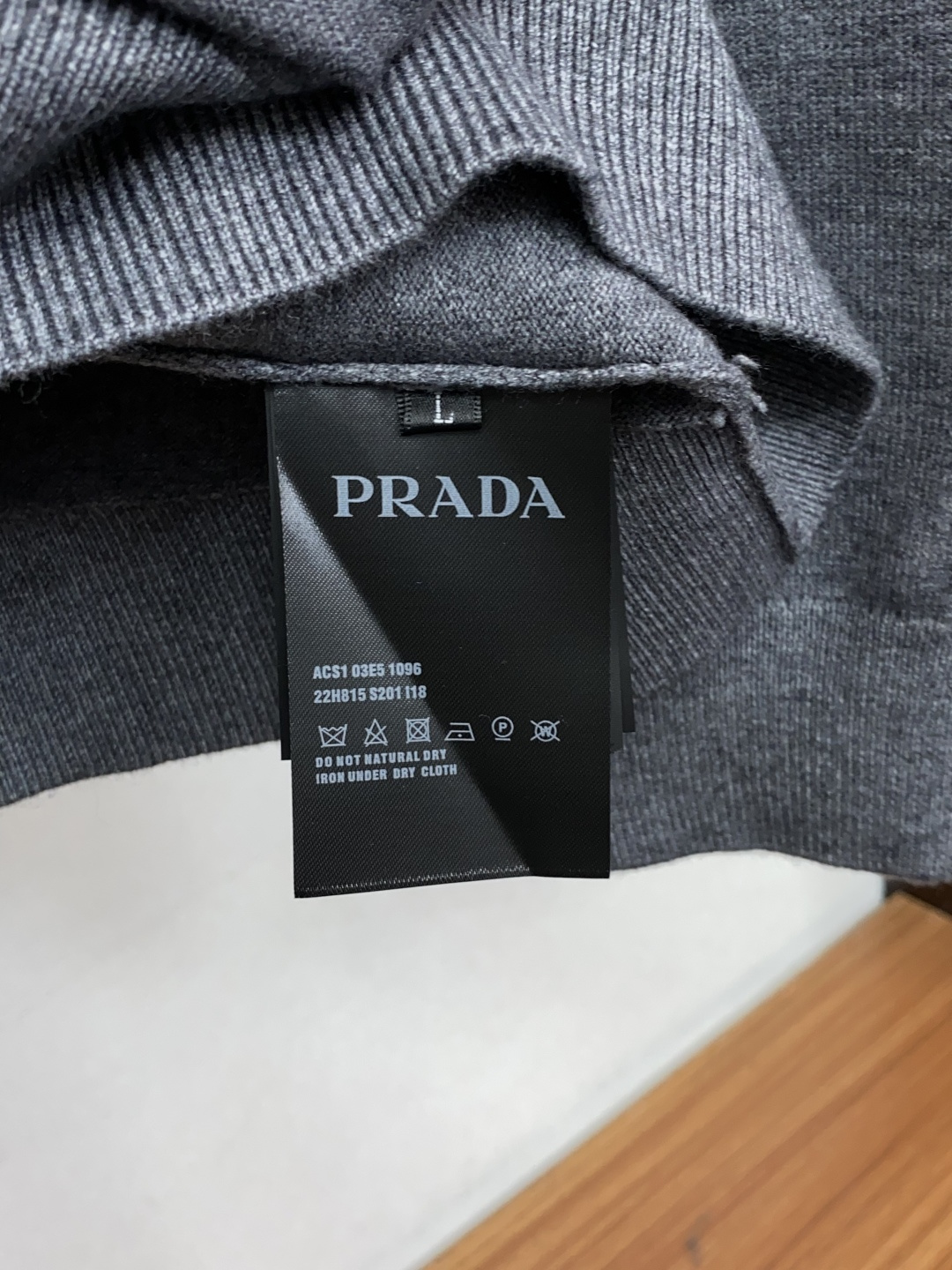 프라다 울 혼방 라펠 남성 긴팔 스웨터 상세 이미지 6
