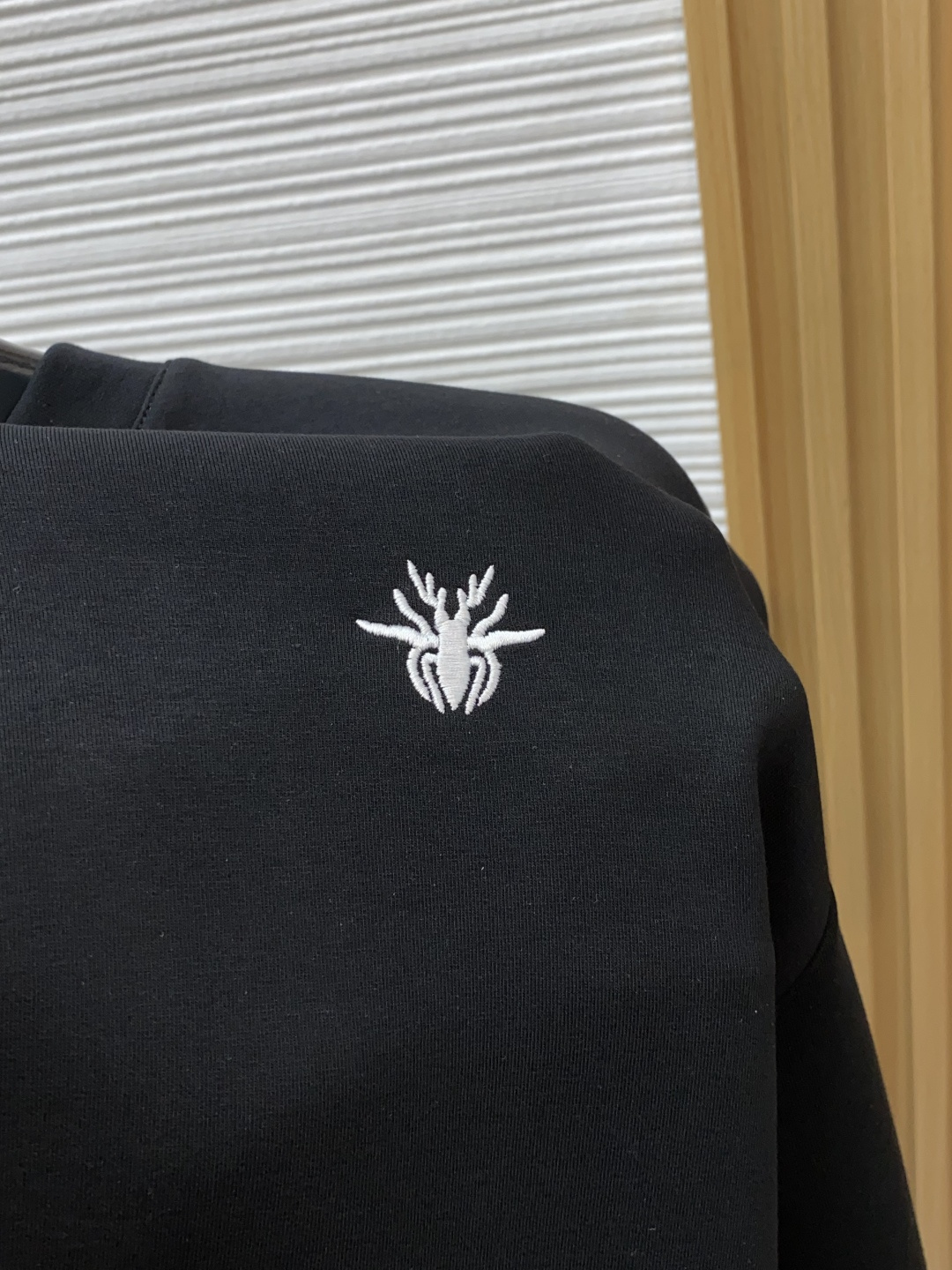 迪奥 xs-L 秋冬新品，男士基础款圆领长袖T恤打底衫！贸易公司渠道稀出，同步GW发售，选用客供进口26S双纱纯棉材质制