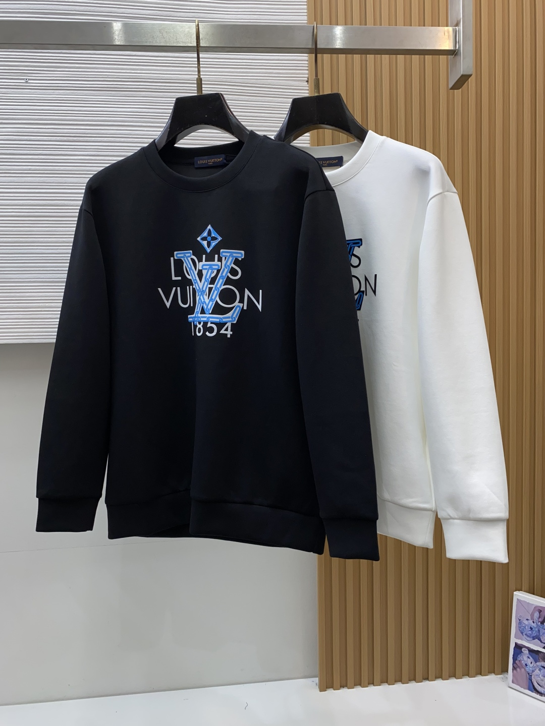 1v 路易威登 xs-L 秋冬新品，男士基础款圆领长袖T恤打底衫！贸易公司渠道稀出，同步GW发售，选用客供进口26S双纱