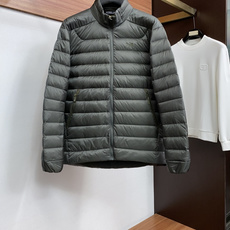 始祖鸟 S-2xL 2026ss新款发布羽绒夹克外套,秋冬季爆款外套,经典设计 白鸭羽绒填冲穿上就是舒适自在又显瘦的存在 始祖鸟 S-2xL 2026ss新款发布羽绒夹克外套,秋冬季爆款外套,经典设计 白鸭羽绒填冲穿上就是舒适自在又显瘦的存在