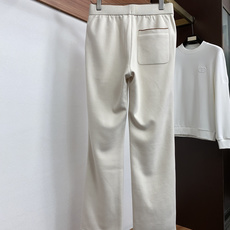 Loro Piana 诺悠翩雅 最新款羊毛混纺直筒休闲裤 秋冬最新款上身版型无敌正! 绝对可以闭眼收的一款 此款裤子非常 Loro Piana 诺悠翩雅 最新款羊毛混纺直筒休闲裤 秋冬最新款上身版型无敌正! 绝对可以闭眼收的一款 此款裤子非常