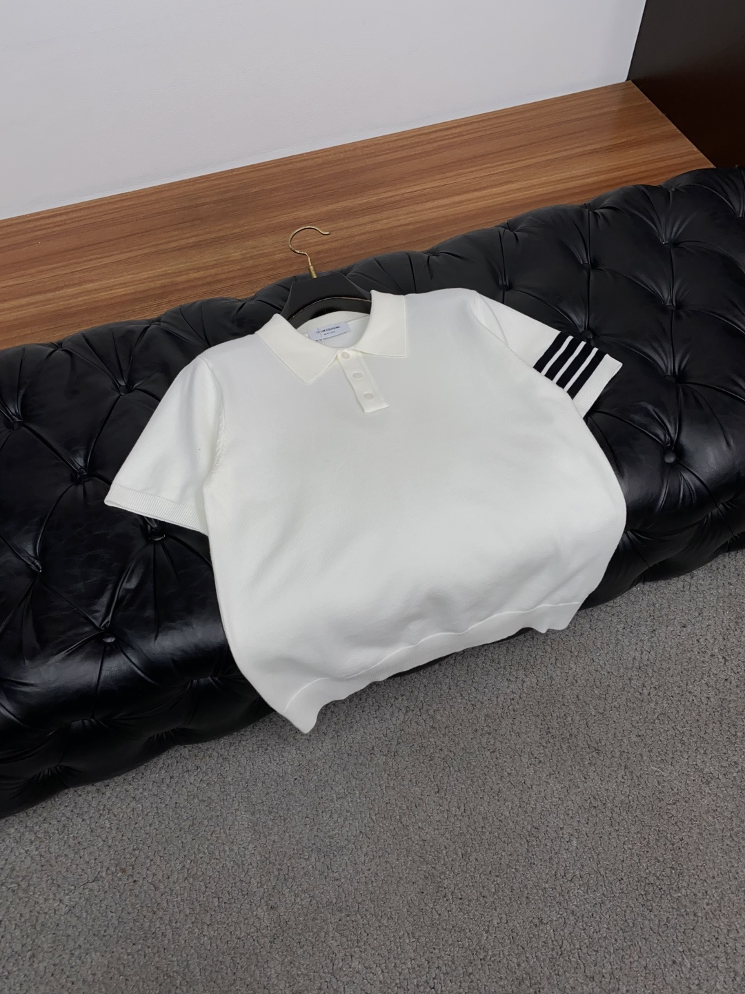 TB 尺码M-3xL 2026秋冬翻领短袖羊毛衫 成分 羊毛混纺 工艺 齐脚针织 老钱风 视觉主调,休闲时尚款式 功能 TB 尺码M-3xL 2026秋冬翻领短袖羊毛衫 成分 羊毛混纺 工艺 齐脚针织 老钱风 视觉主调,休闲时尚款式 功能