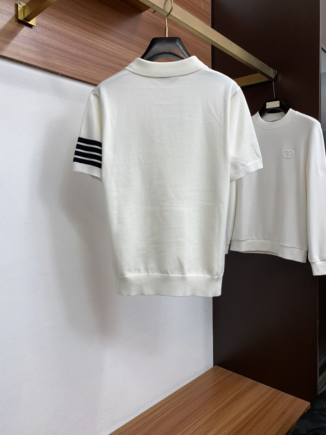 TB 尺码M-3xL 2026秋冬翻领短袖羊毛衫 成分 羊毛混纺 工艺 齐脚针织 老钱风 视觉主调,休闲时尚款式 功能 TB 尺码M-3xL 2026秋冬翻领短袖羊毛衫 成分 羊毛混纺 工艺 齐脚针织 老钱风 视觉主调,休闲时尚款式 功能