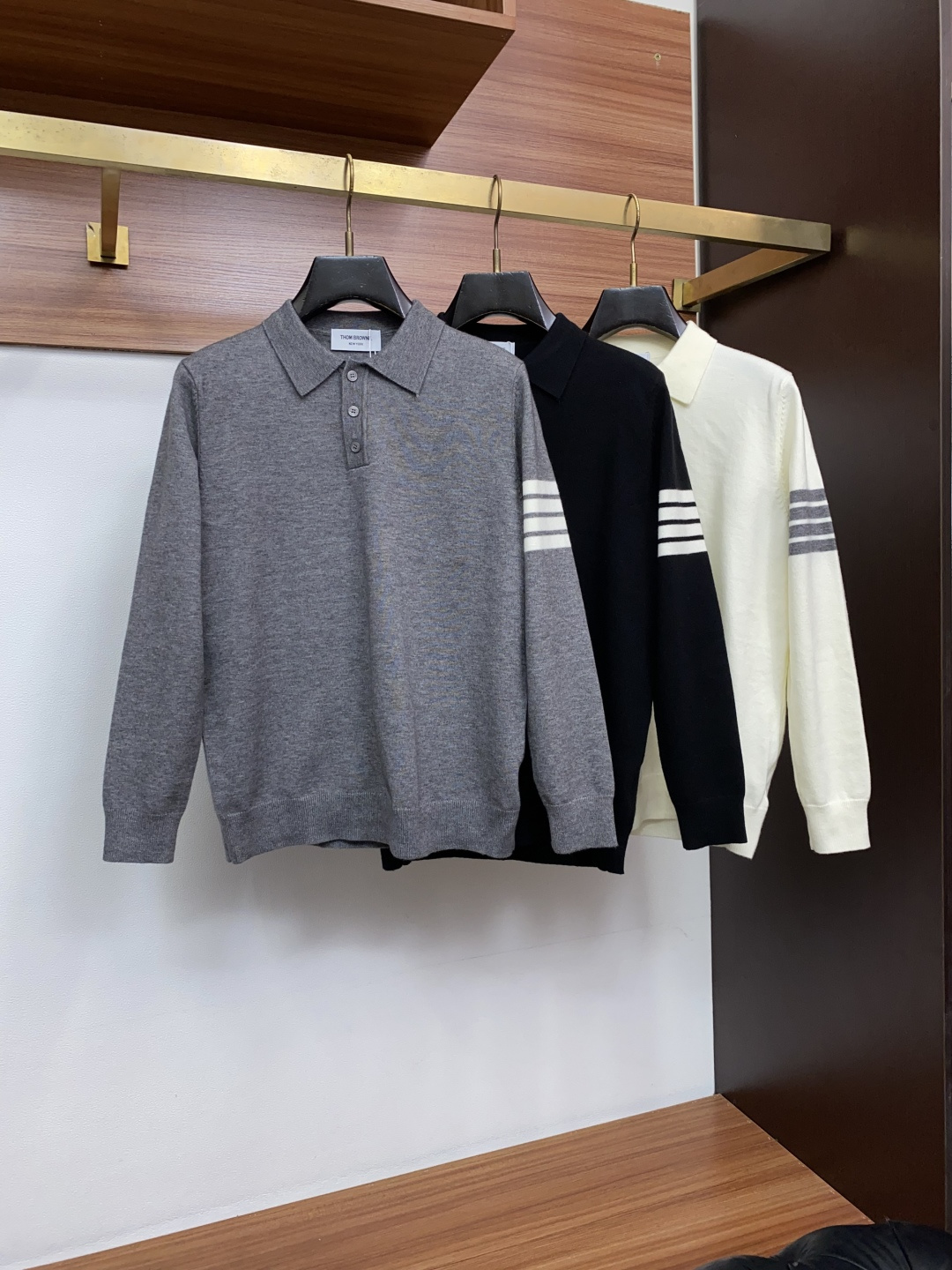 TB 尺码M-3xL 2026秋冬翻领长袖羊毛衫 成分 羊毛混纺 工艺 齐脚针织 老钱风 视觉主调,休闲时尚款式 功能 TB 尺码M-3xL 2026秋冬翻领长袖羊毛衫 成分 羊毛混纺 工艺 齐脚针织 老钱风 视觉主调,休闲时尚款式 功能