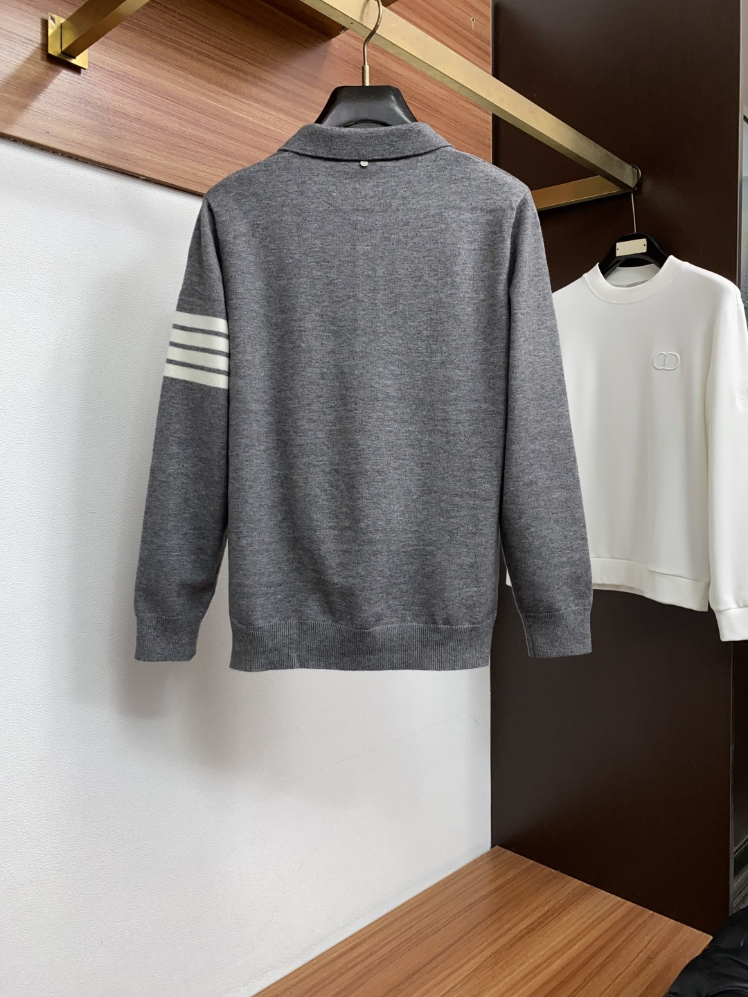 TB 尺码M-3xL 2026秋冬翻领长袖羊毛衫 成分 羊毛混纺 工艺 齐脚针织 老钱风 视觉主调,休闲时尚款式 功能 TB 尺码M-3xL 2026秋冬翻领长袖羊毛衫 成分 羊毛混纺 工艺 齐脚针织 老钱风 视觉主调,休闲时尚款式 功能