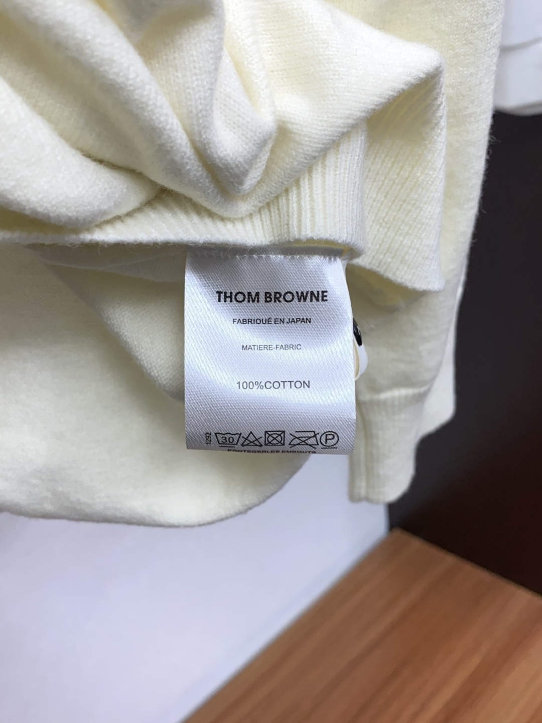 TB 尺码M-3xL 2026秋冬翻领长袖羊毛衫 成分 羊毛混纺 工艺 齐脚针织 老钱风 视觉主调,休闲时尚款式 功能 TB 尺码M-3xL 2026秋冬翻领长袖羊毛衫 成分 羊毛混纺 工艺 齐脚针织 老钱风 视觉主调,休闲时尚款式 功能