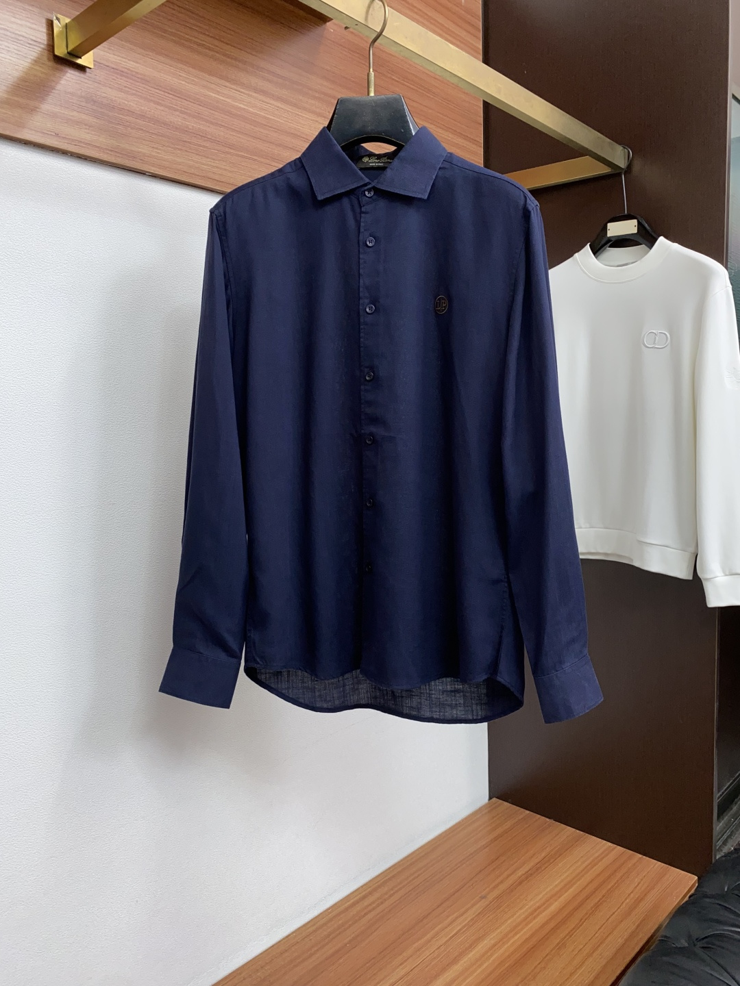 Loro Piana 诺悠翩雅 26 FW秋冬新款男士休闲亚麻商务翻领衬衫衫,男士商务休闲百搭时尚长袖衬衫!贸易公司渠道 Loro Piana 诺悠翩雅 26 FW秋冬新款男士休闲亚麻商务翻领衬衫衫,男士商务休闲百搭时尚长袖衬衫!贸易公司渠道