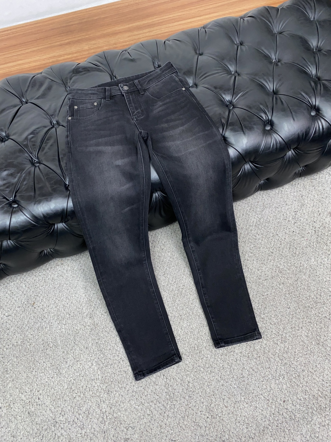 芬迪 29-38 最新款牛仔裤 秋冬最新款上身版型无敌正! 绝对可以闭眼收的一款 此款裤子非常百搭,弹力腰围,日常上班 芬迪 29-38 最新款牛仔裤 秋冬最新款上身版型无敌正! 绝对可以闭眼收的一款 此款裤子非常百搭,弹力腰围,日常上班