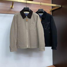 1v 路易威登 秋冬男士商务翻领时尚羽绒服 定制羊毛面料 超有设计斜坑条纹翻领 轻奢时尚休闲风格,轻盈保暖柔软!低调系 1v 路易威登 秋冬男士商务翻领时尚羽绒服 定制羊毛面料 超有设计斜坑条纹翻领 轻奢时尚休闲风格,轻盈保暖柔软!低调系