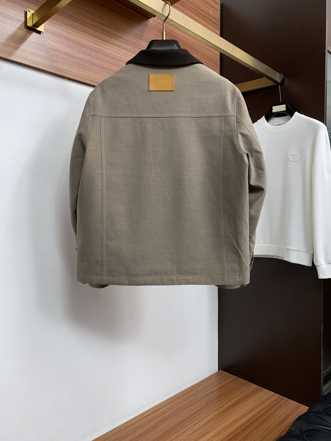 1v 路易威登 秋冬男士商务翻领时尚羽绒服  定制羊毛面料 超有设计斜坑条纹翻领 轻奢时尚休闲风格，轻盈保暖柔软！低调系