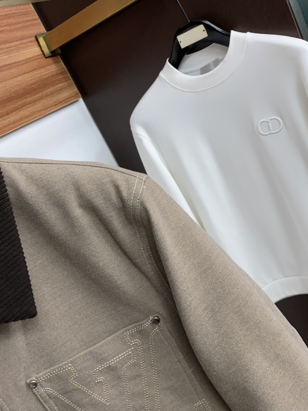1v 路易威登 秋冬男士商务翻领时尚羽绒服  定制羊毛面料 超有设计斜坑条纹翻领 轻奢时尚休闲风格，轻盈保暖柔软！低调系