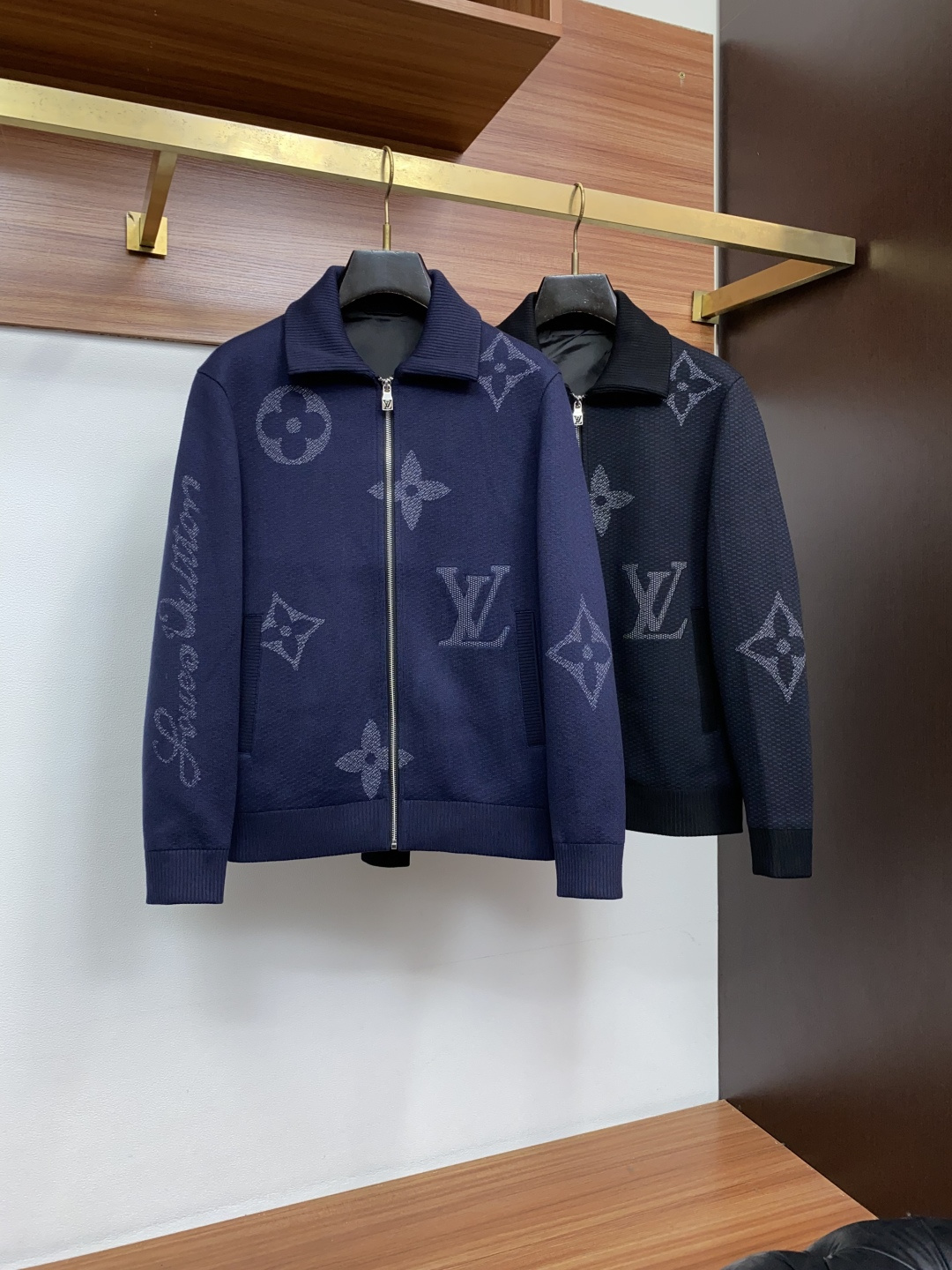 1v 路易威登 最新设计款 2026ss 家新款羊毛针织 夹克外套,秀场新品‼品相非常完美,舒适保暖,三标齐全色泽饱满诱 1v 路易威登 最新设计款 2026ss 家新款羊毛针织 夹克外套,秀场新品‼品相非常完美,舒适保暖,三标齐全色泽饱满诱