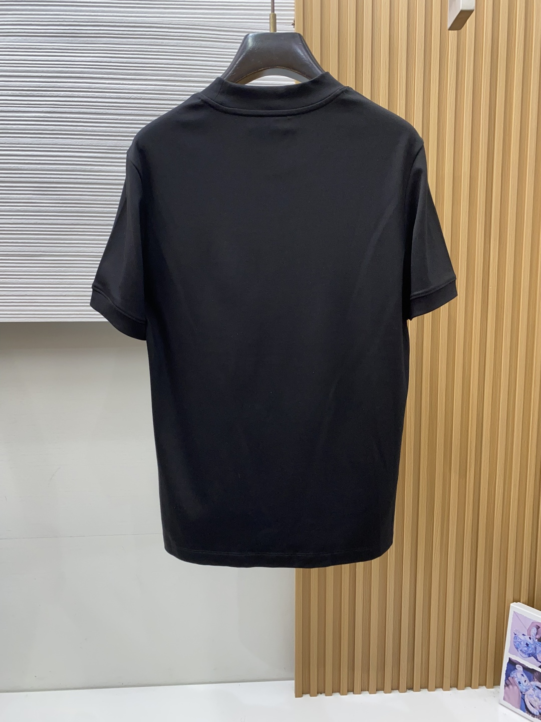 로로피아나 로고 배지 라운드넥 반팔 티셔츠 상세 이미지 9