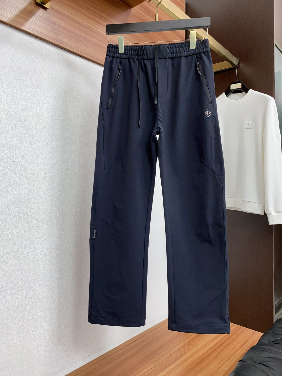 迪奥 M-3xL 最新款户外仿风仿水内里棉感十足 休闲裤 秋冬最新款上身版型无敌正! 绝对可以闭眼收的一款 开眼爱的一款 迪奥 M-3xL 最新款户外仿风仿水内里棉感十足 休闲裤 秋冬最新款上身版型无敌正! 绝对可以闭眼收的一款 开眼爱的一款