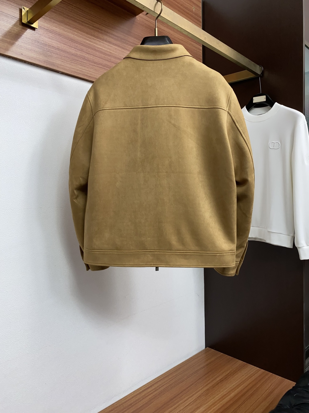 男装【新品】 L0EWE 绒面翻领羽绒服外套 柜台同步发售，高精细的奢华品质,轻奢感超强.全新领圈点缀色织元素拥有最新的