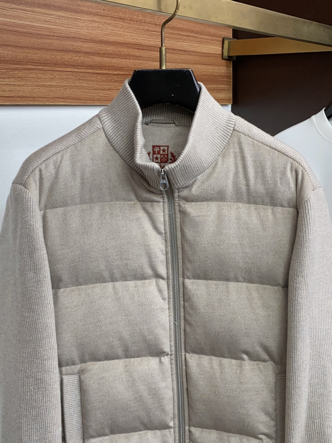 Loro Piana诺悠翩雅 秋冬男士时尚立领羽绒服  定制原版面料 轻奢时尚休闲风格，轻盈保暖柔软！低调系列时尚百搭，